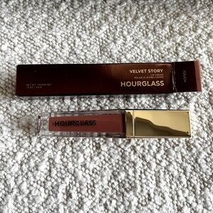 Hourglass Velvet Story Lip Cream~Touch